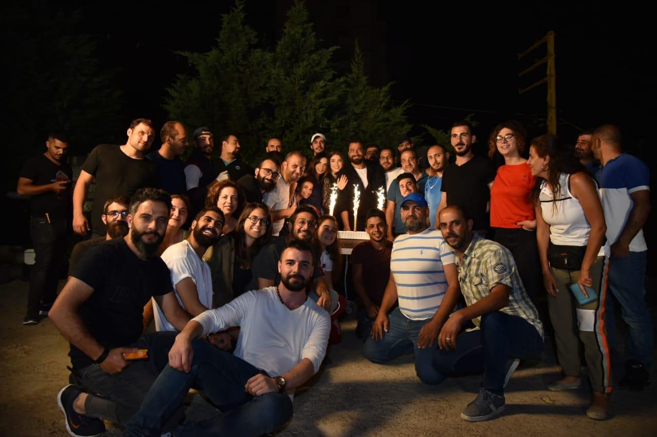 أسرة مسلسل من الآخر تحتفل بإنتهاء التصوير - صورة مميزة صورة مميزة: أسرة مسلسل من الآخر تحتفل بإنتهاء التصوير