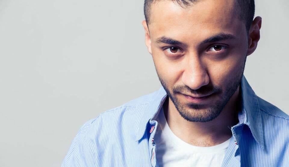 صورة مميزة: عبدالله البداد يوقع عقدا في دبي لصالح شركة tunes arabia