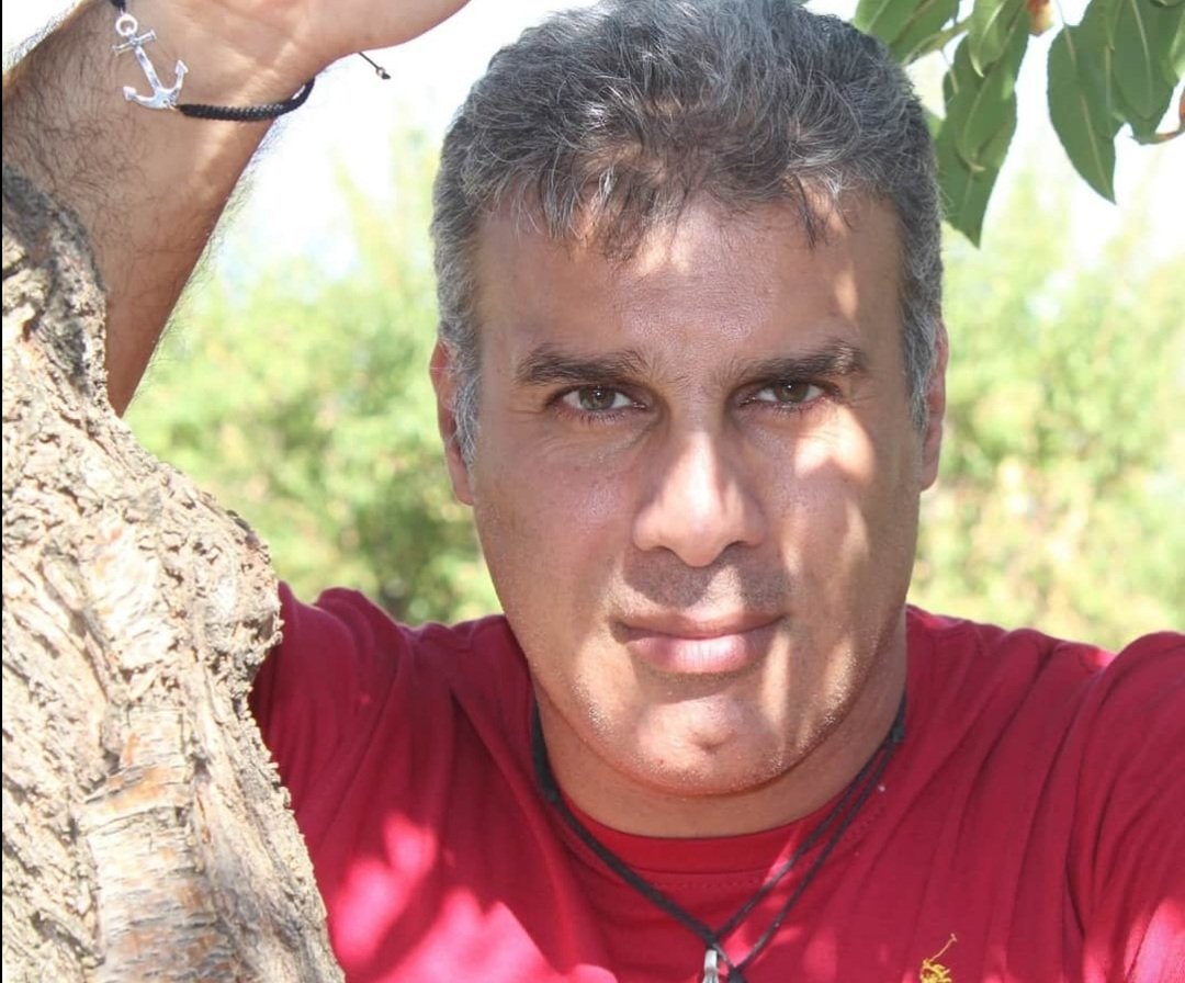 صورة مميزة: ادونيس الخطيب يقرصن الوقت بأصوات فنانيين وحفل الكتروني على فايسبوك