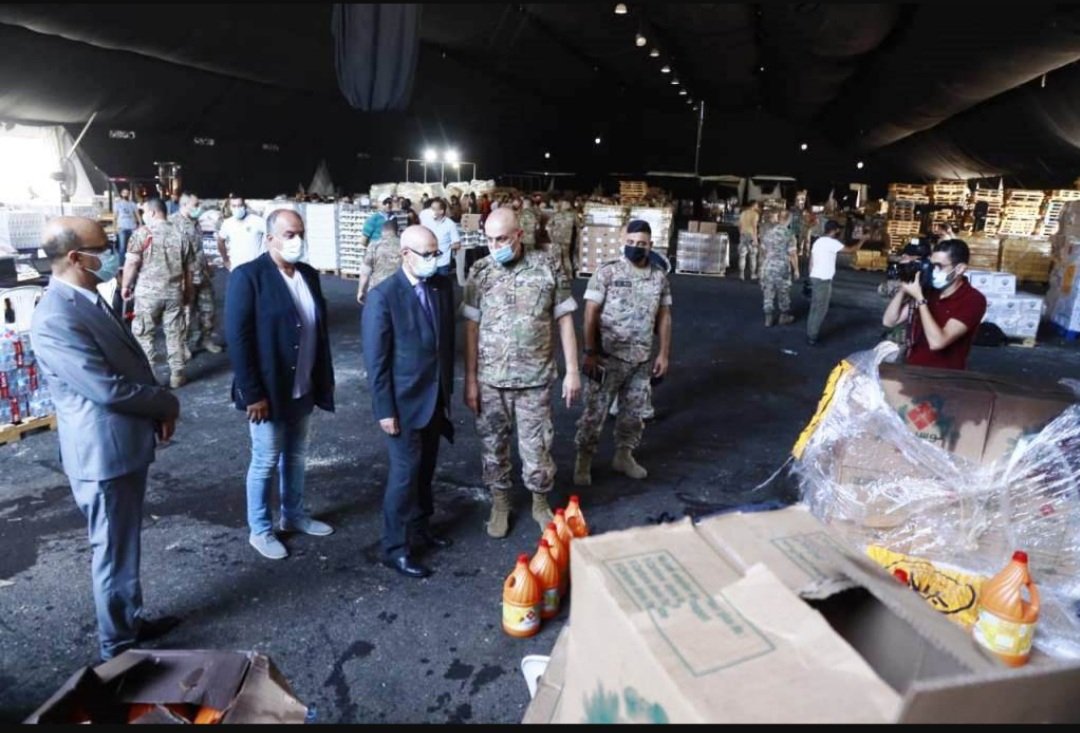صورة مميزة: سفير المملكة المغربية محمد كرين يقوم بجولة تفقدية على تسليم المساعدات التي ارسلتها المملكة الى لبنان في البيال