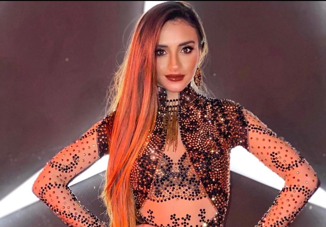 صورة مميزة: الفنانة كارولينا كرم تتألق في حفل غنائي ضخم في مصر