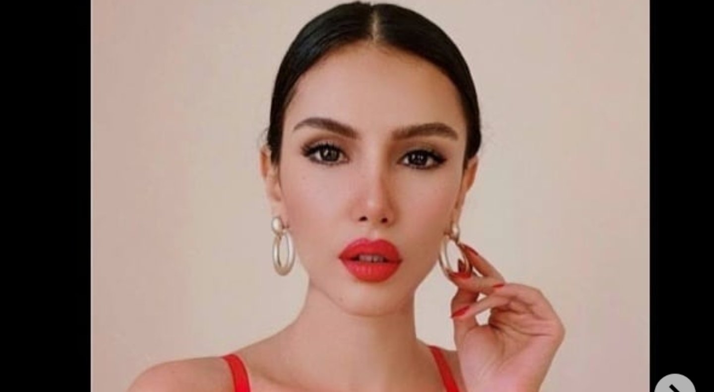 صورة مميزة: كاتليا تتألق باللون الأحمر في احدث جلسة تصوير