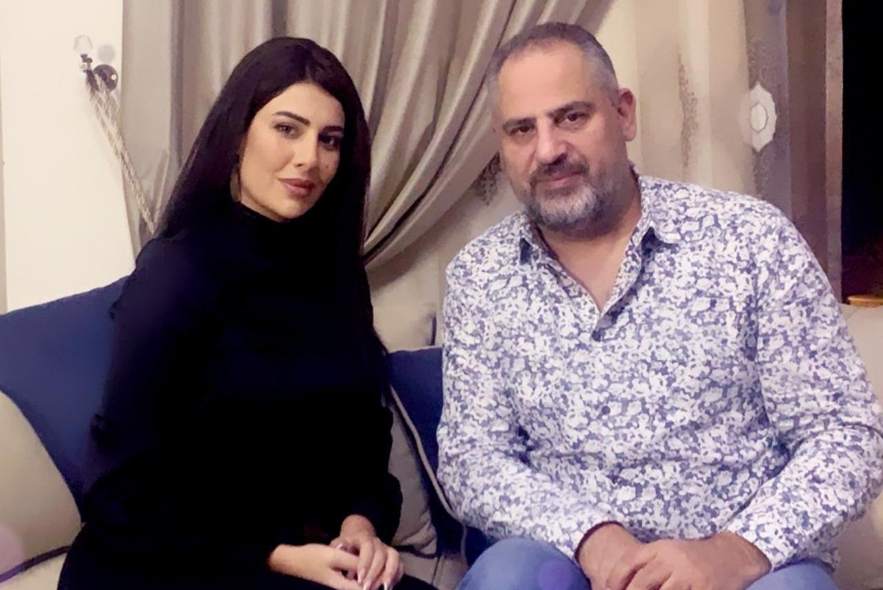 صورة مميزة: الممثلة غنوة محمود ضيفة الاعلامي زكريا فحام ومفاجأة غير متوقعة و إقتحام منزلها وما سبب بُكائها ؟ وللمرة الاولى تغني أمام الكاميرا