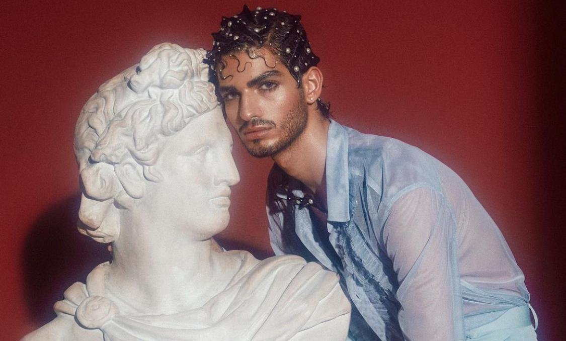صورة مميزة: أوسكار Oscar Kraye يحدث بصمة فارقة في عروض الأزياء