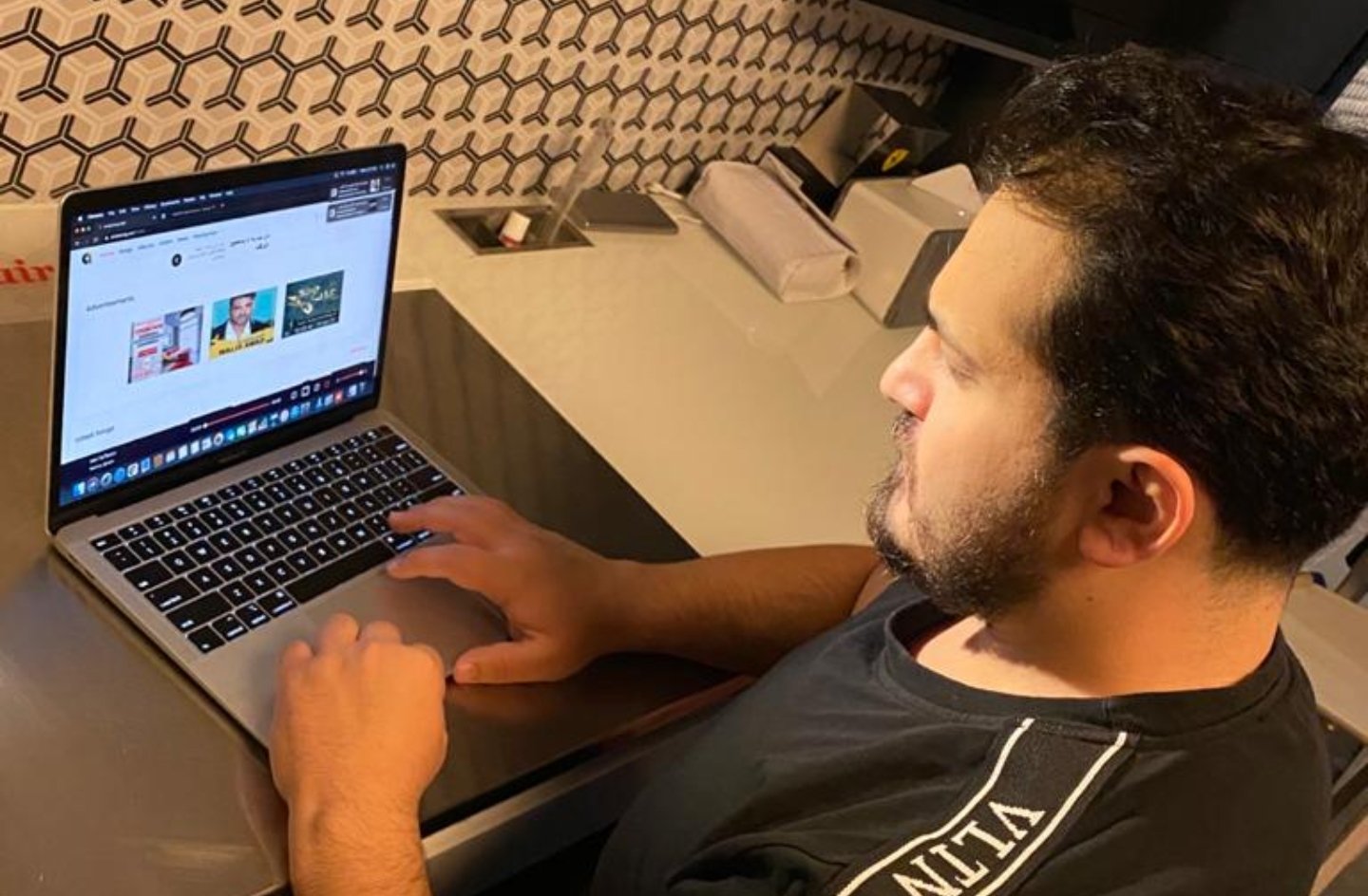 الخبير التقني ahmad chhadeh 5 خطوات لتفادي الاختراقات الإلكترونية - صورة مميزة صورة مميزة: الخبير التقني ahmad chhadeh 5 خطوات لتفادي الاختراقات الإلكترونية