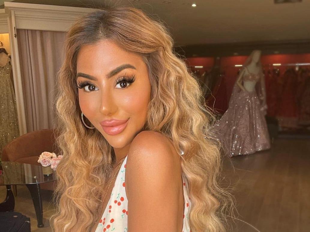 صورة مميزة: خبيرة المكياج العالمية “جينا بادين/ Gina Badhen” تشرح عن أهمية تنظيف أدوات المكياج