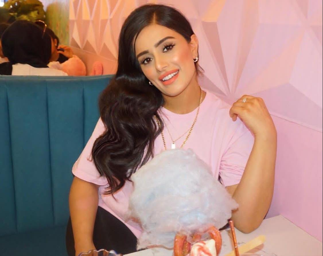 صورة مميزة: خبيرة التجميل عظمي شبير/ Uzma Shbr تحصد ألاف الإعجابات والتعليقات بعد نشرها Instagram Reels
