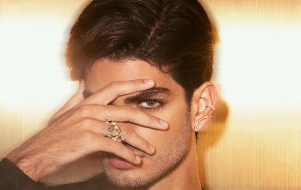 صورة مميزة: عارض الأزياء أوسكار Oscar Kraye يفاجىء الجمهور ب جريئة من المالديف