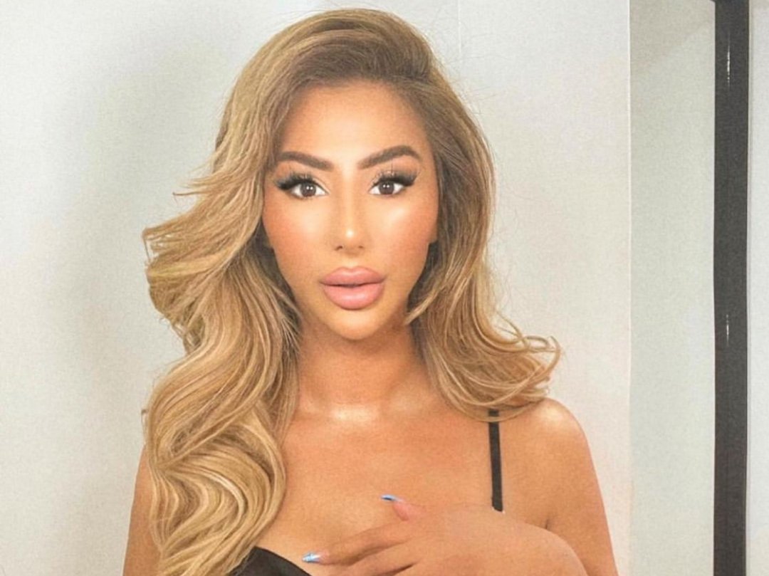خبيرة المكياج العالمية جينا بادين/ Gina Badhen تنصح بإستخدام هذه الزيوت لإزالة المكياج - صورة مميزة صورة مميزة: خبيرة المكياج العالمية جينا بادين/ Gina Badhen تنصح بإستخدام هذه الزيوت لإزالة المكياج