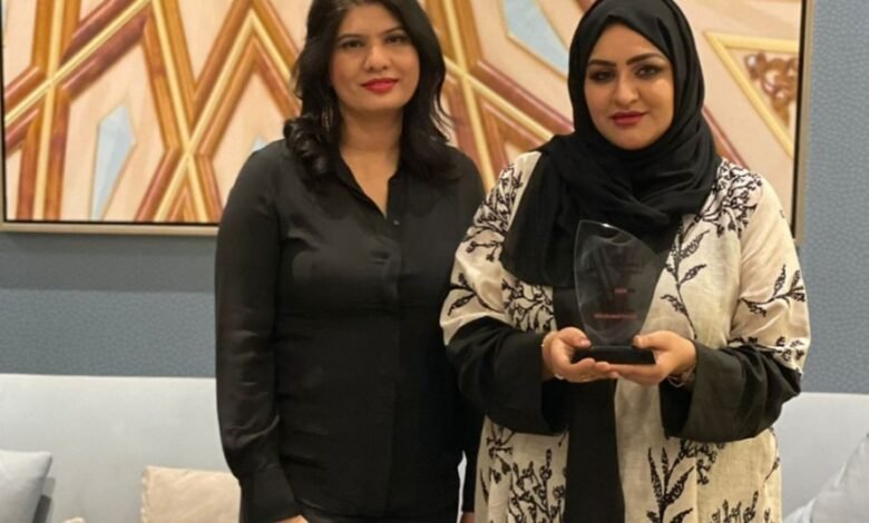 منى تجاربي تنال جائزة الأيقونة الإجتماعية عن مجمل نشاطاتها الخيرية خلال سنة 2021