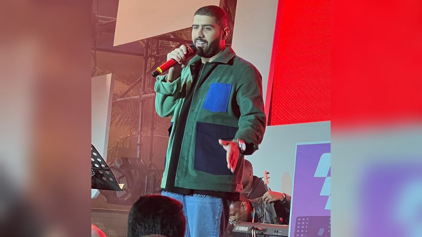 صورة مميزة: أحيا بدر الشعيبي الحفل الختامي لبطولة موتو جي بي العالمية ل 2022