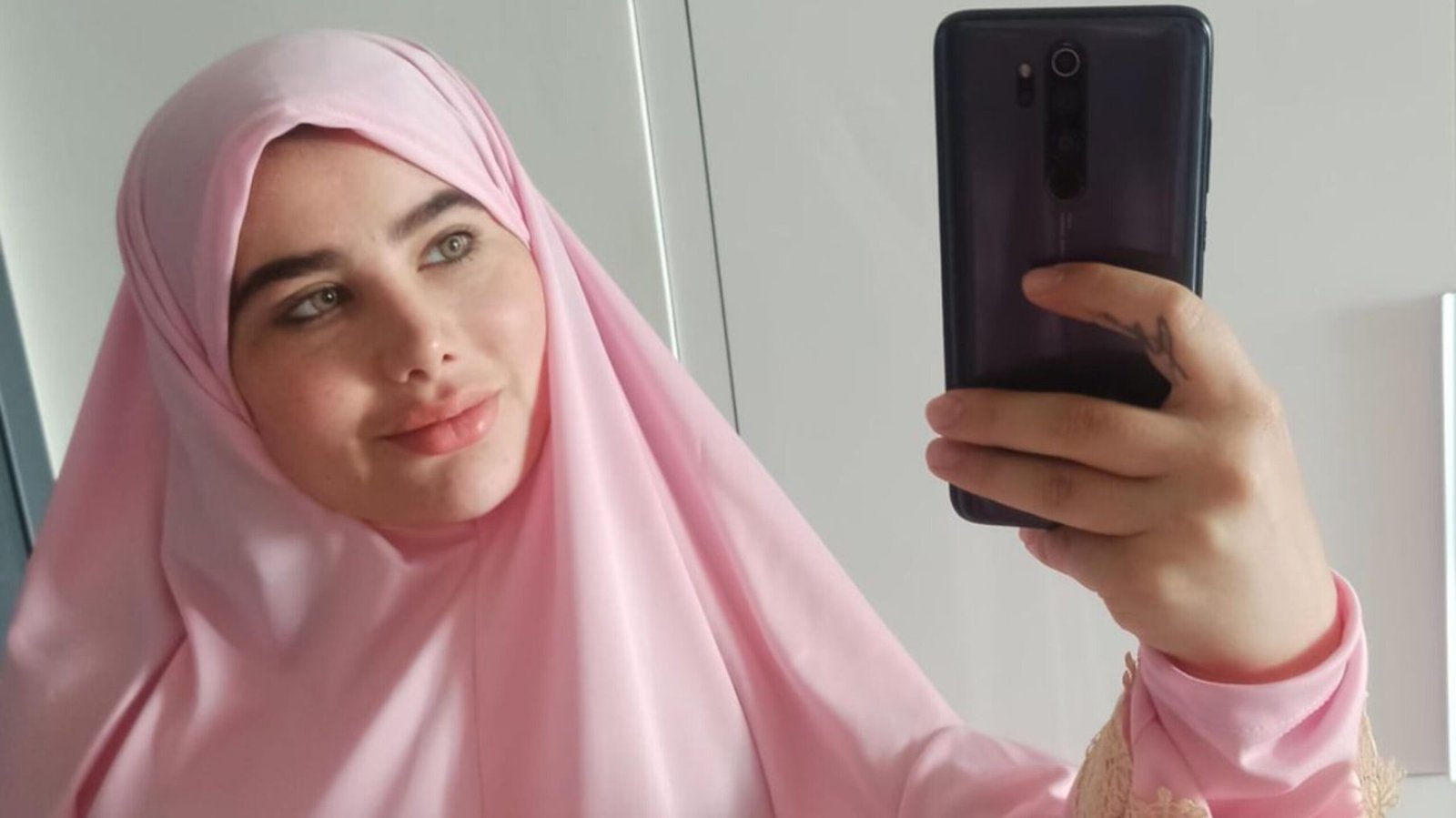 صورة مميزة: انجي خوري تصدم الجمهور بعد ارتداء الحجاب
