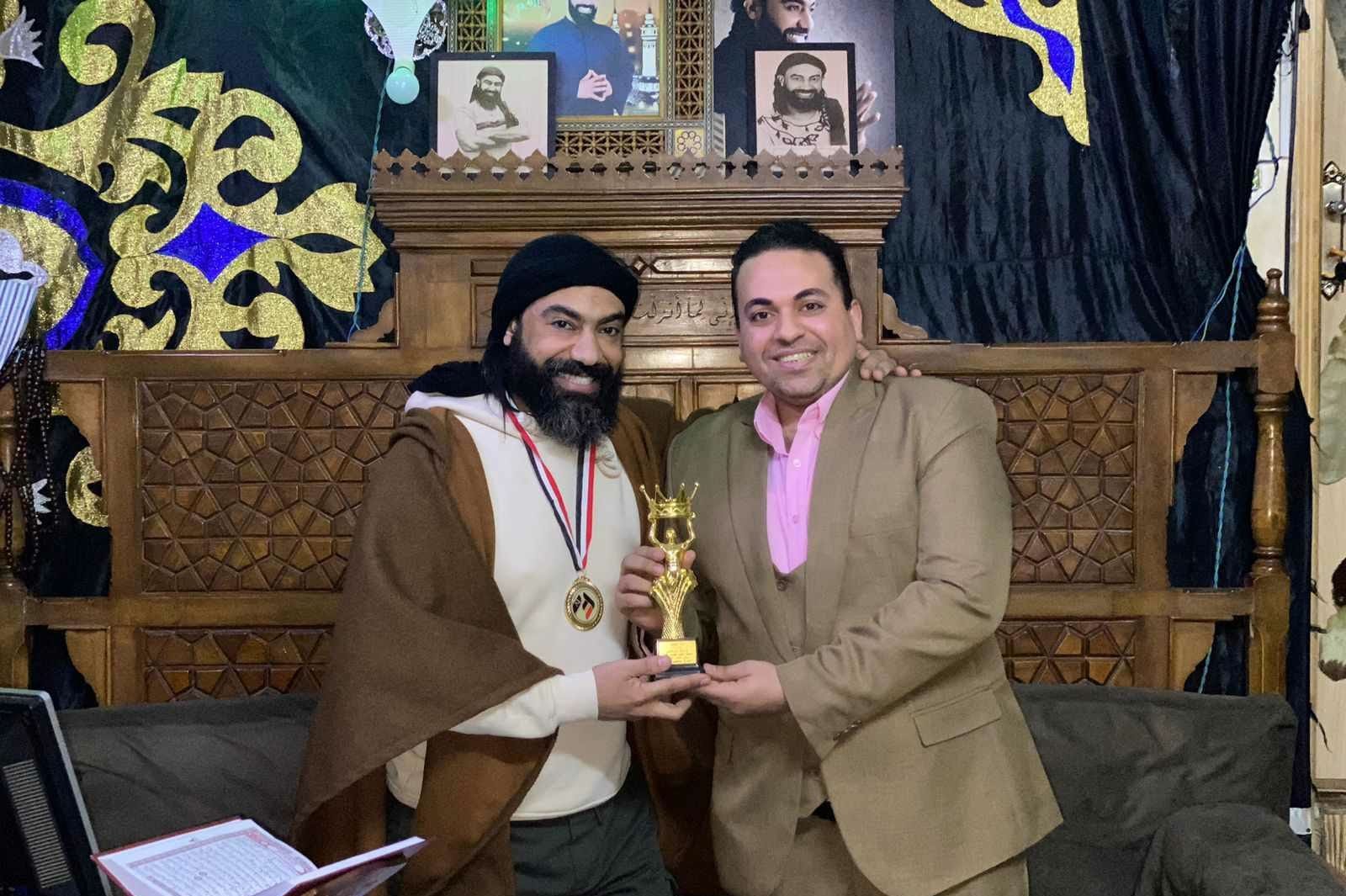 المخرج مصطفي محمود يكرم الدكتور أسامة أحمد من قناة فيوتشر - صورة مميزة صورة مميزة: المخرج مصطفي محمود يكرم الدكتور أسامة أحمد من قناة فيوتشر