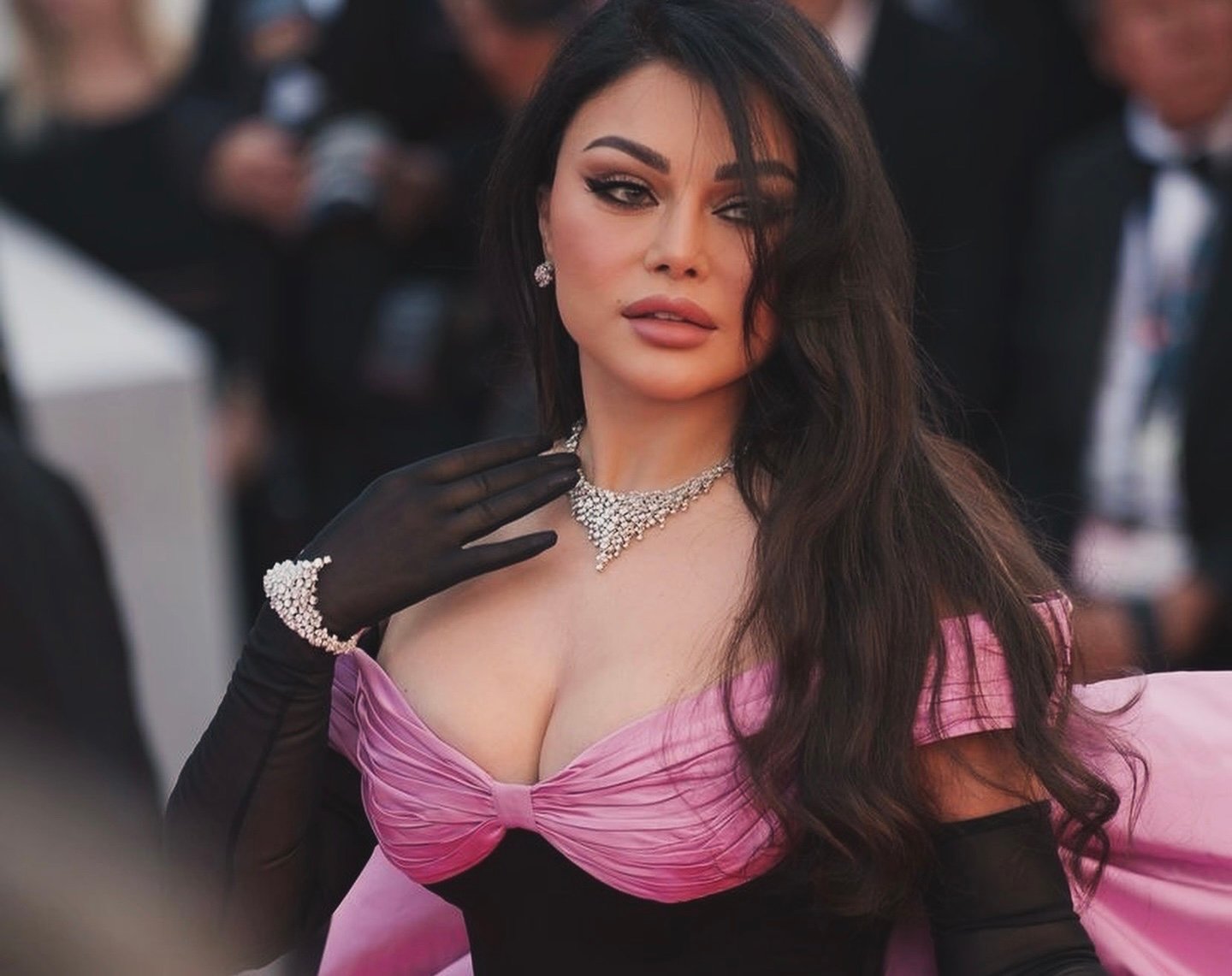 هيفا وهبي تخطف الأنظار و تبدو كأميرات أحلام ديزني في مهرجان كان العالمي - صورة مميزة صورة مميزة: هيفا وهبي تخطف الأنظار و تبدو كأميرات أحلام ديزني في مهرجان كان العالمي