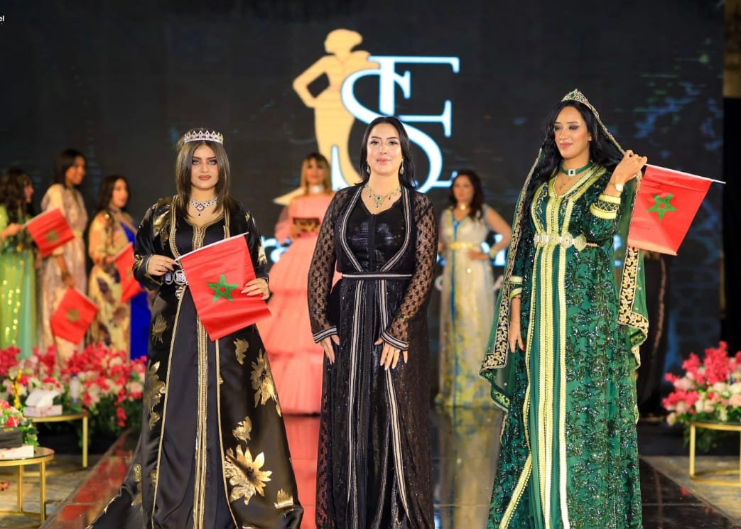 صورة مميزة: مصممة الأزياء سميرة الإبراهيمي تحصل على جائزة التميز بمهرجان إيجي فاشون