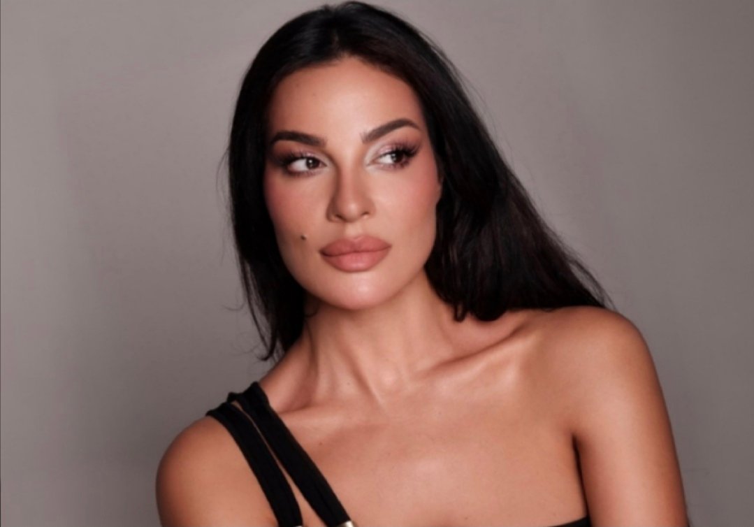 نادين نسيب نجيم تطلق لوحة ظلال عيون تخاطب ذوق كل أنثى أنيقة - صورة مميزة صورة مميزة: نادين نسيب نجيم تطلق لوحة ظلال عيون تخاطب ذوق كل أنثى أنيقة