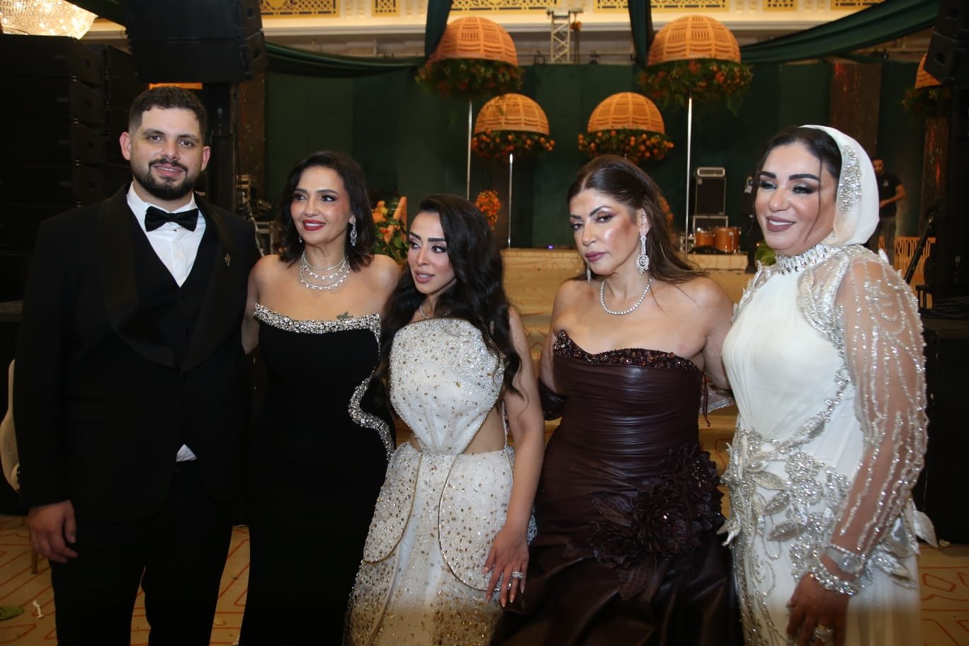 صورة مميزة: داليا مطر تحتفل بزفاف نجلها عبد الإله كارزون بحفل أسطوري في القاهرة