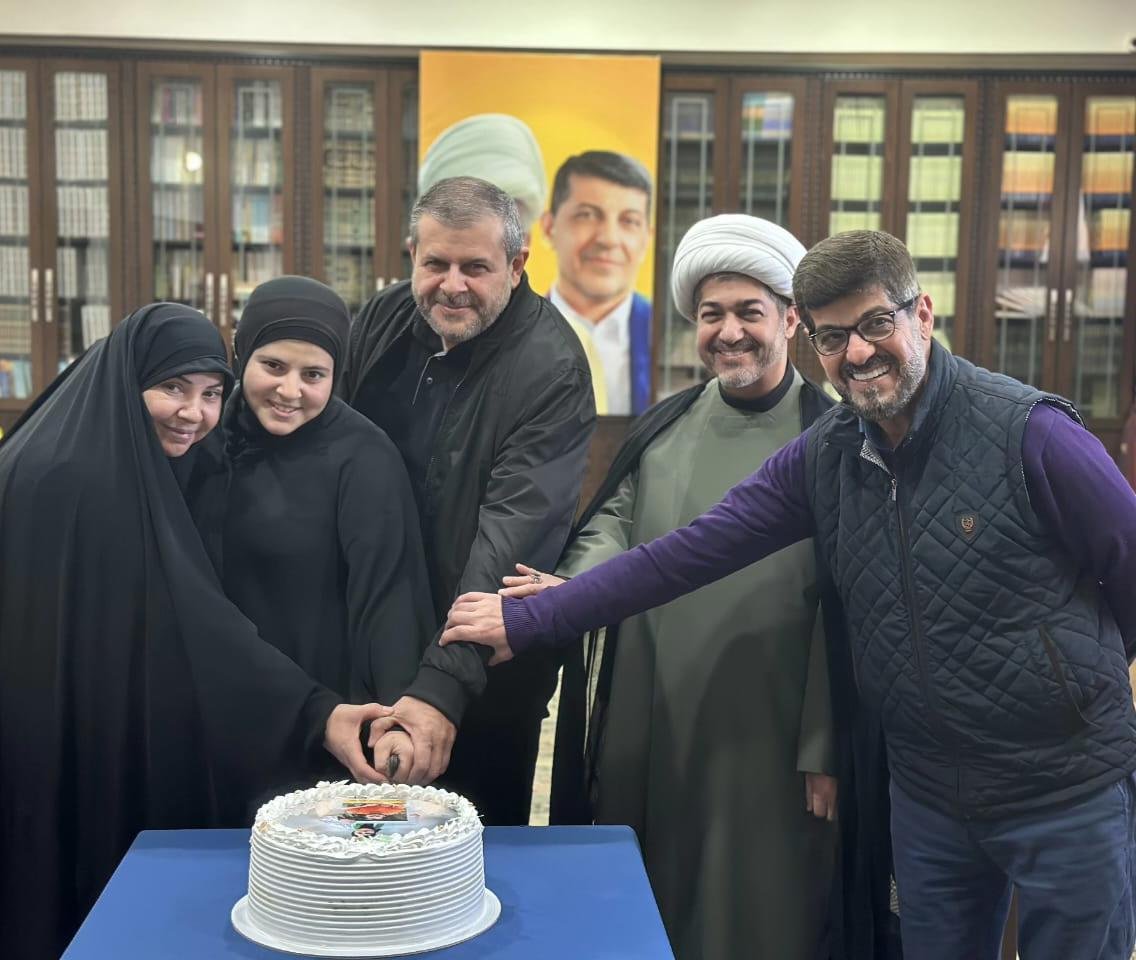 صورة مميزة: الشيخ النابلسي يُكرّم أم البنين زيد ضاهر في مجمّع السيدة الزهراء صيدا