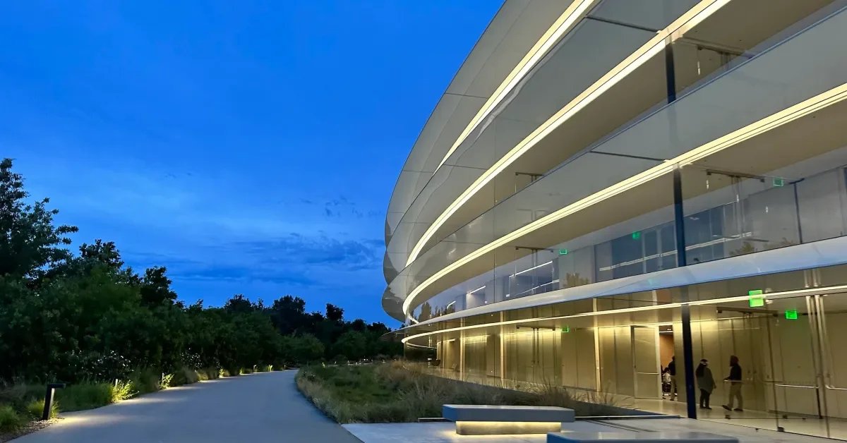 صورة مميزة: تحذر شركة Apple موظفيها من مغادرة الولايات المتحدة وسط تأخيرات في العودة