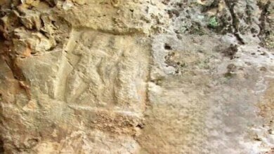 مشهد معركة قديمة يشبه أسطورة هرقل المكتشفة في الجبال الإيرانية