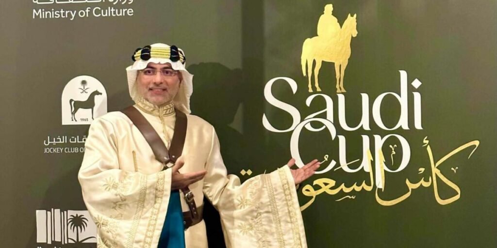 إطلالة عاطف سندي برعاية من نادي رواد الأزياء في كأس السعودية على ميدان الملك عبدالعزيز للفروسية بمدينة الرياض