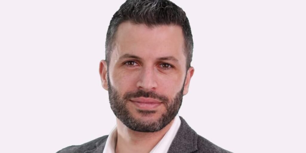 الدكتور جورج زيادة يسلط الضوء على عملية شفط دهون الخد