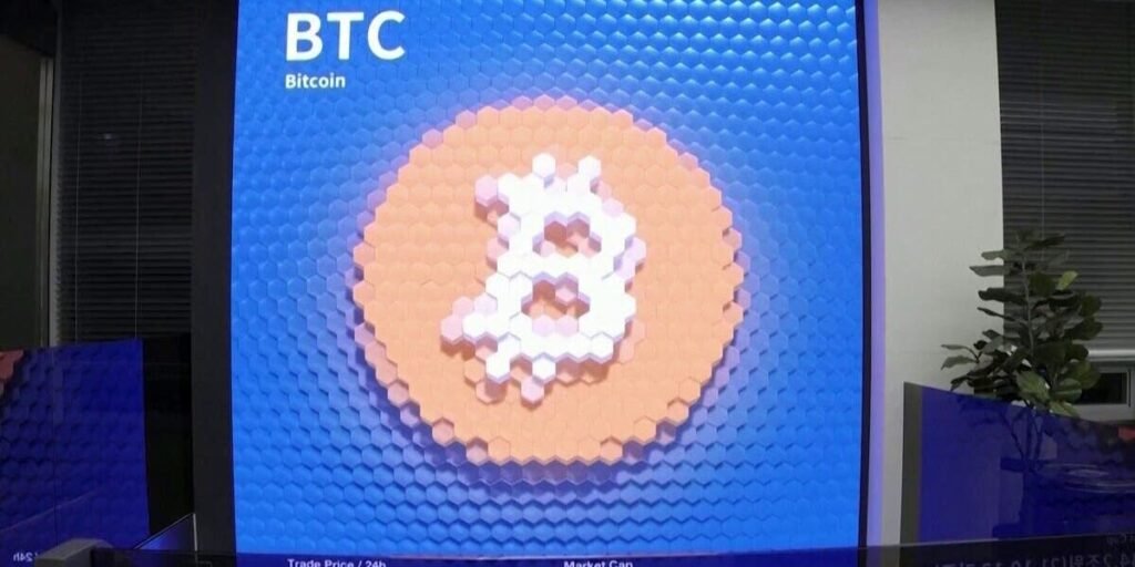 سعر بيتكوين يهبط لأدنى مستوى في 6 أسابيع