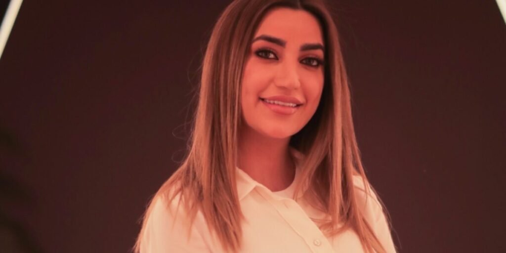 نجمة تيك توك لمى شريف تطلق عبر جلسات وايت بس