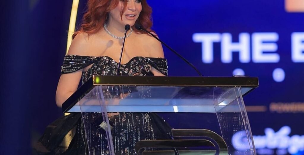 نوال تتألق بإطلالة ساحرة أثناء تكريمها عن أغنيتها لسة شوفتوا حاجة