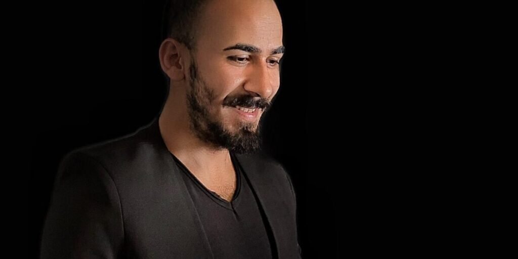 هاني مقهور يضفي لمساته السحرية على إطلالة مايا نعمة