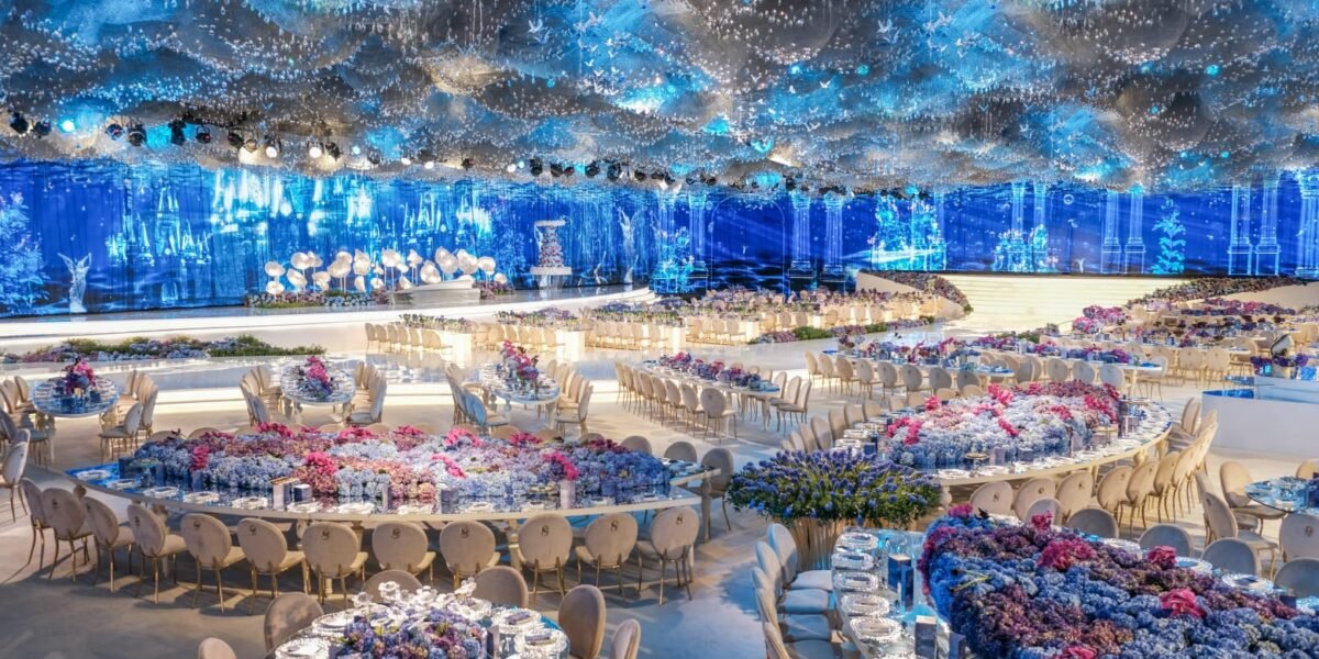 صورة مميزة: How , Le Mariage Wedding Designer, Dines with Royalties of the World!
