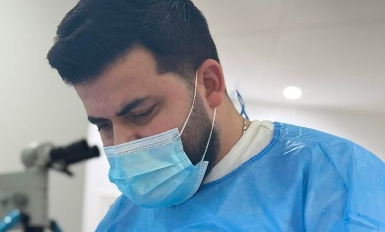 الدكتور علي حرز يجمع بين الخبرة الطبية والتكنولوجيا الحديثة في طب الأسنان