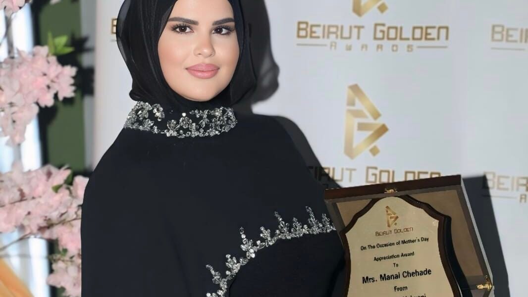 السيدة منال شحادة تتكرّم بجائزة تقدير لأفضل مستشارة بالتسويق الرقمي