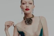 جيجي حديد بإطلالة جريئة على غلاف «Vogue France».. الحواجب المبيّضة تعيد صياغة ملامح عارضة الأزياء