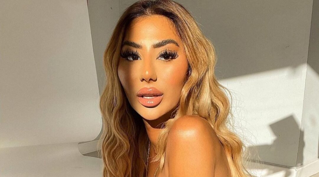صورة مميزة: خبيرة المكياج العالمية جينا بادين/ Gina Badhen تلفت الأنظار باطلالتها الجديدة