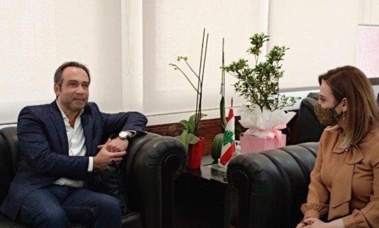 زار رئيس نادي الأنصار نبيل بدر مقر وزارة الشباب والرياضة حيث كان في استقباله الوزيرة فارتينيه أوهانيان.