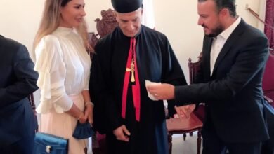 كاتيا كعدي وعريسها يباركان زواجهما بزيارة الى غبطة البطريرك