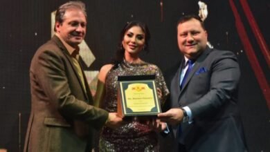 مريم حسين مكرمةً من الشاعر الكبير نزار فرنسيس