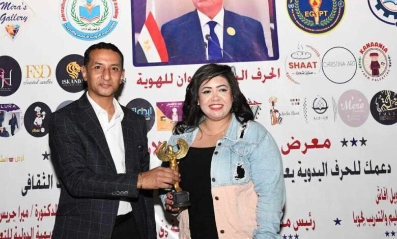 مها ضاحي تتألق بتكريم من الدكتور مينا يوحنا في معرض ميرا تحت رعاية الرئيس السيسي