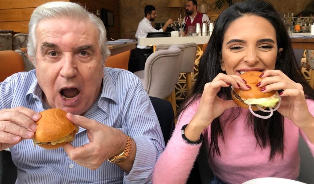 صورة مميزة: ناديا منيمنه تشتهر بهاتها مع جدها على تيك توك